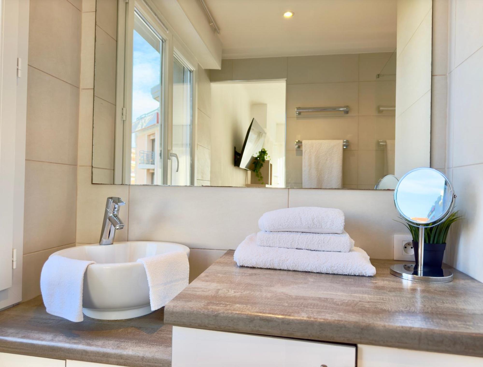 Superbe Appartement Avec Terrasse 1Mn Des Plages De La Croisette Cannes Exterior photo